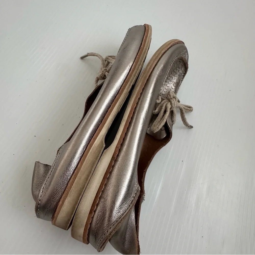 Olukai Moku Perf style Metallic Silver Women's boat Shoes size 8.5
